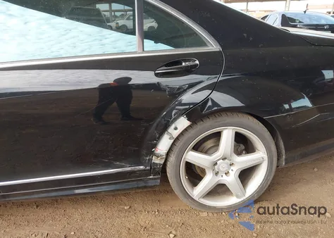 2011 Mercedes-Benz S 550 z USA, uszkodzony, nr VIN WDDNG7BB7BA404716